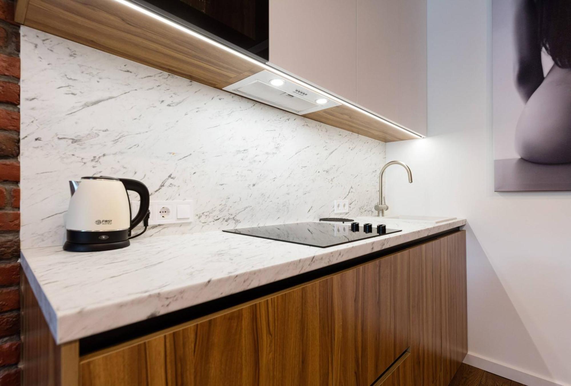 Manhattan Apartment *